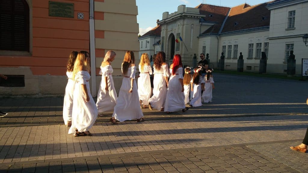 טיול ברומניה עם ילדים - הצגת קרב בין Dachians לרומאים אלבה יוליה