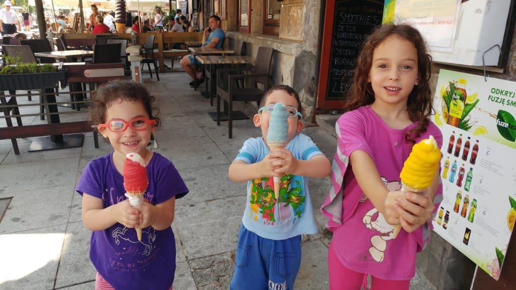 ורשה עם ילדים - גלידה בעיר הישנה