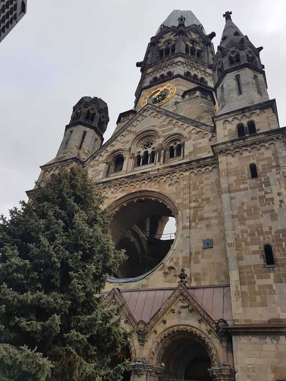 ברלין עם ילדים בחורף הכנסייה
