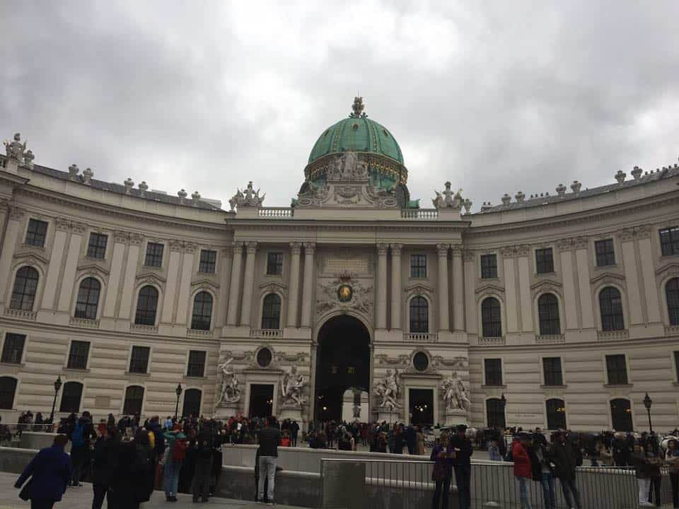 וינה עם ילדים - ארמון Hofburg